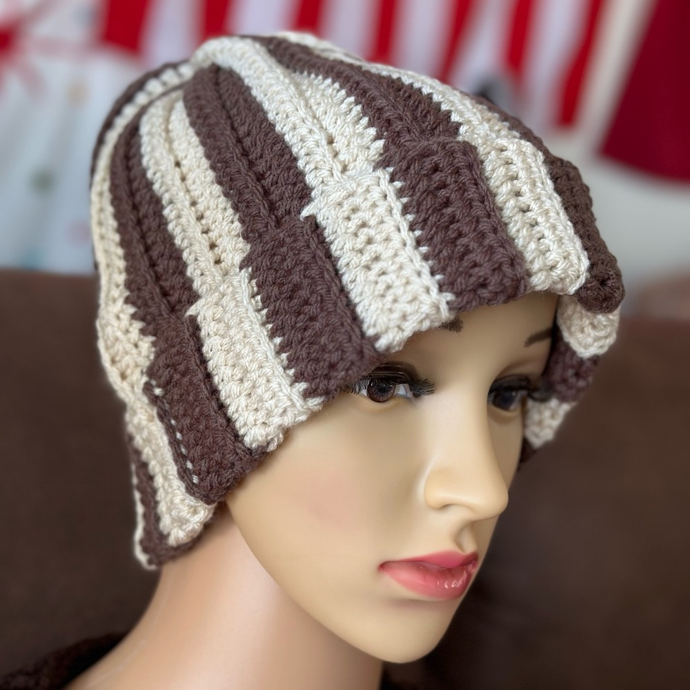 NWOT Crochet hat/beanie🤎